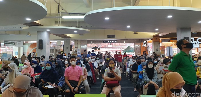 Tak Perlu Jauh-jauh ke US, Vaksin Pfizer Ada di Transmart Lebakbulus