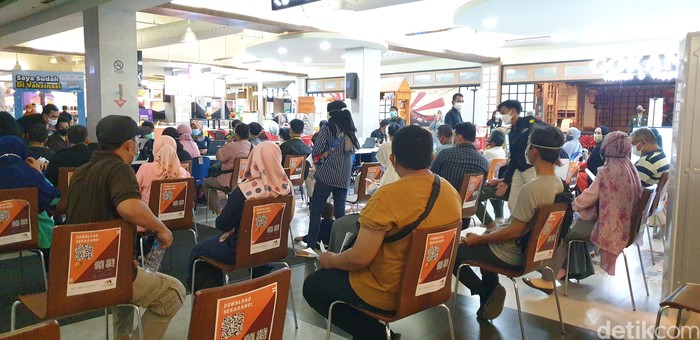 Tak Perlu Jauh-jauh ke US, Vaksin Pfizer Ada di Transmart Lebakbulus