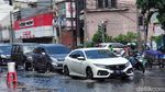 Tak Sampai Sejam Diguyur Hujan, Jalan Sudirman Bandung Tergenang