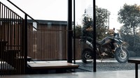 Selain itu, motor Triumph edisi spesial ini juga dilengkapi dengan sepasang ban off-road berperforma tinggi dari Michelin Anakee Wild. Hadir juga Arrow Silencer premium, bodi baja ringan yang tahan karat, dan tutup serta tali pada ujung karbon. Foto: Dok. Triumph Motorcycles