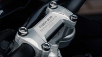 Triumph akan memproduksi motor tersebut secara terbatas yakni sebanyak 250 unit di seluruh dunia. Setiap motor yang dikirim kepada konsumen akan disertai sertifikat asli serta ditandatangani secara langsung. Motor ini dibanderol mencapai 16.500 Poundsterling atau sekitar Rp 321 jutaan. Foto: Dok. Triumph Motorcycles