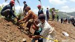 Tuntut Uang Ganti Rugi, Warga Terdampak Bendungan Bener Pasang Patok