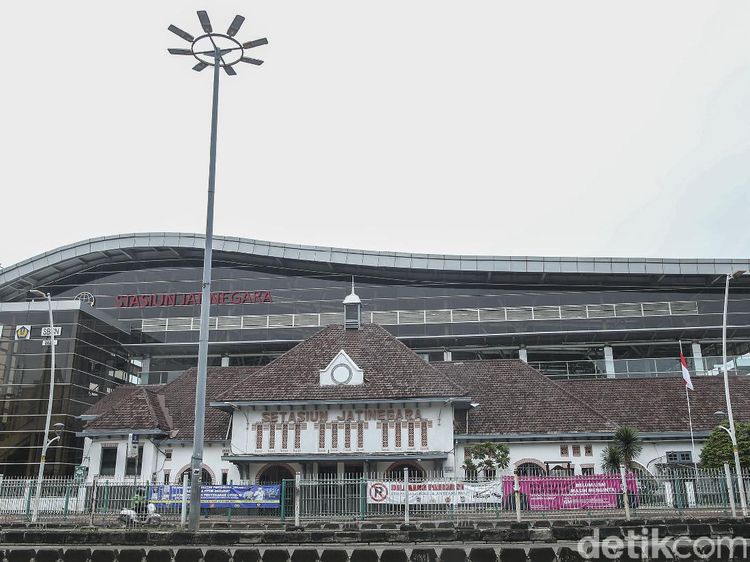 Wajah Modern Stasiun Jatinegara yang Sarat Sejarah