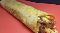 Konsepnya kafe yang nyaman, di Deluthy yang ada di Salemba bisa pesan kebab lumer dengan isian telur hingga keju. Lengkap dengan aroma butter yang harganya kisaran Rp 16.000 saja.  Foto: Instagram Site Shop