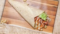 Jajan enak Kebab Abang Ompong yang cabangnya ada beberapa di Jakata. Di sini tersedia menu kebab beef large, lengkap dengan tambahan macaroni dengan harga terjangkau.  Foto: Instagram Site Shop
