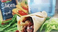 Khas kebab kaki lima, jajan murah di Kebab Baqir mulai dari Rp 12.000 sudah bisa cicip menu kebab dengan lelehan keju yang enak. Foto: Instagram Site Shop