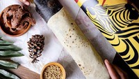 Arofah Kebab punya banyak cabang yang tersebar di Jakarta hingga luar Jakarta. Dengan harga dari Rp 15.000 saja, sudah bisa cicip menu enak di sini. Tersedia juga menu Kebab Zebra yang menggunakan tiga lapisan kulit kebab. Foto: Instagram Shop