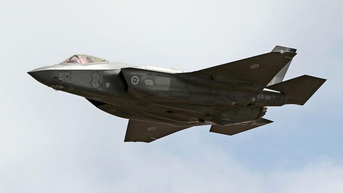 Angkatan Udara Israel baru saja menerima tiga unit jet tempur siluman F-35 yang baru dari Amerika Serikat (AS). Begini penampakan jet tempur siluman tersebut.