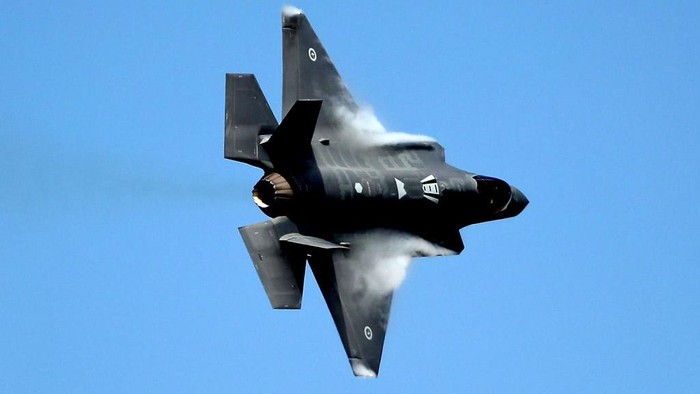 3 Jet Siluman F-35 Tambah Kekuatan Udara Israel Angkatan Udara Israel baru saja menerima tiga unit jet tempur siluman F-35 yang baru dari Amerika Serikat (AS). Begini penampakan jet tempur siluman tersebut.