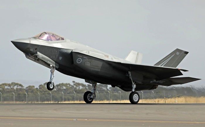 Angkatan Udara Israel baru saja menerima tiga unit jet tempur siluman F-35 yang baru dari Amerika Serikat (AS). Begini penampakan jet tempur siluman tersebut.