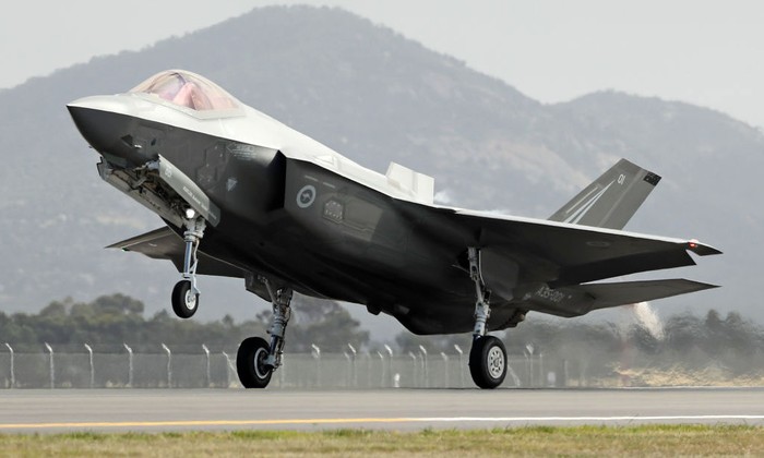 Angkatan Udara Israel baru saja menerima tiga unit jet tempur siluman F-35 yang baru dari Amerika Serikat (AS). Begini penampakan jet tempur siluman tersebut.