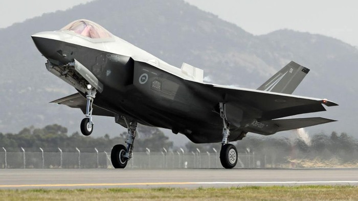 3 Jet Siluman F-35 Tambah Kekuatan Udara Israel Angkatan Udara Israel baru saja menerima tiga unit jet tempur siluman F-35 yang baru dari Amerika Serikat (AS). Begini penampakan jet tempur siluman tersebut.