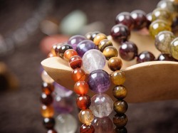 Video: Cobain Rakit Beaded Bracelet Lucu di Blok M