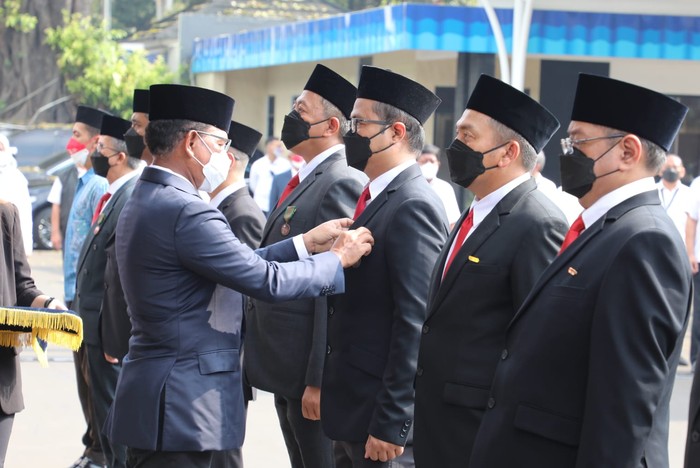 7 Karyawan TelkomGroup Dianugerahi Tanda   Kehormatan Satyalancana