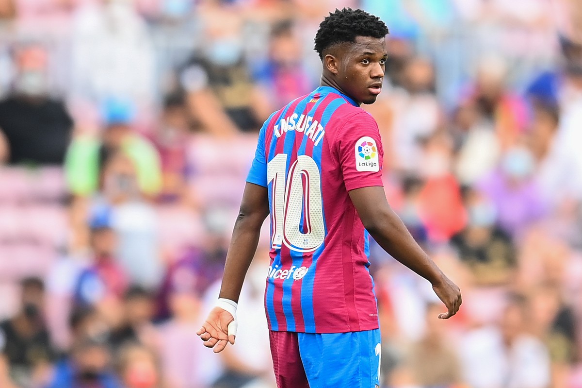 Ansu Fati masih jadi pemilik nomor punggung 10 Barcelona (Foto: Getty Images/David Ramos)