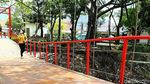 Asrinya Jembatan Gantung di Taman Sumenep