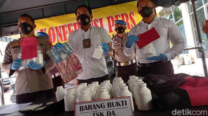Barang bukti pil penenang yang disita Polresta Yogyakarta, 27/9/2021