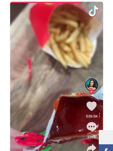 Begini Cara Buka Saus Sachet yang Lebih Efisien