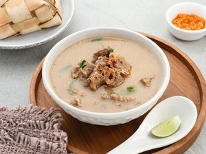 Di Dekat Stasiun Pasar Senen, Ada Coto Makassar dan Nasi Campur Enak
