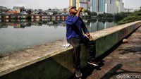 Untuk fasilitas pusat kebugaran, ruang pertemuan, ruang rapat, dan ruang pertemuan dengan kapasitas besar diizinkan buka dengan memakai aplikasi Peduli Lindungi dan kapasitas 50 persen.