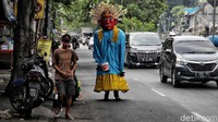 Tercatat jumlah kasus kumulatif COVID-19 di dalam negeri sudah mencapai lebih dari 4 juta. Namun tren kasus infeksi harian sudah turun drastis.