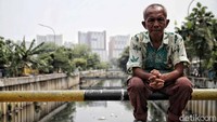 Memasuki minggu ketiga bulan September, kasus harian tercatat turun di bawah 5.000 kasus per hari. 