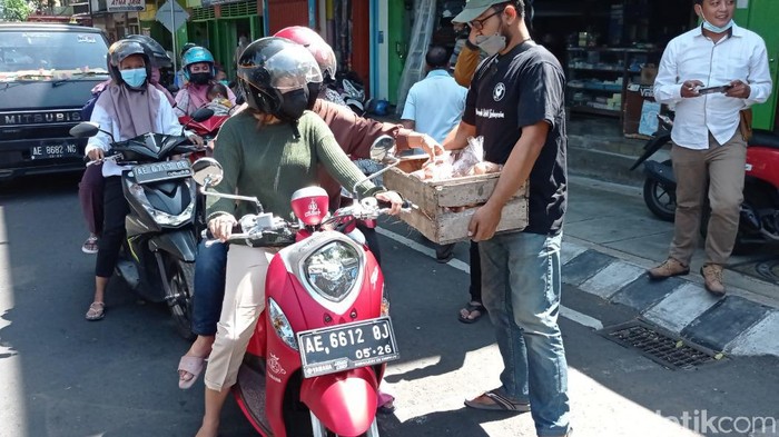 demo peternak ayam petelur