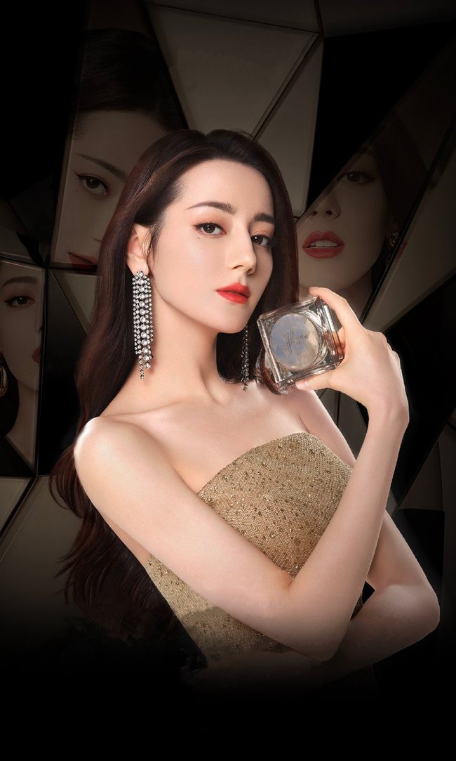 Inilah pesona Dilraba Dilmurat saat menjadi brand ambassador brand kosmetik asal China Colorkey. Dilraba didapuk sebagai brand ambassador Colorkey sejak Mei 2021 ini. Foto: Dok. Facebook
