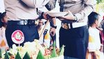 Gaya Santai Ega Prayudi, Putra Tukul Arwana saat Makan di Restoran Mewah