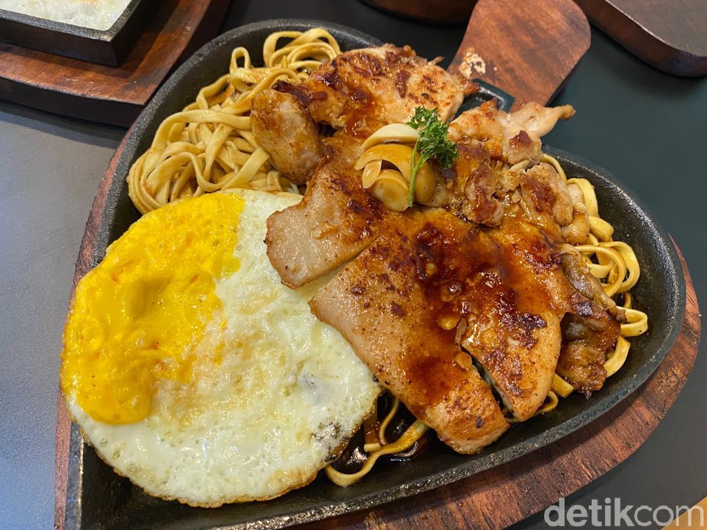 Formost : Hangat Mengepul Noodle Hotplate ala Taiwan di Bogor yang Gurih Mantap