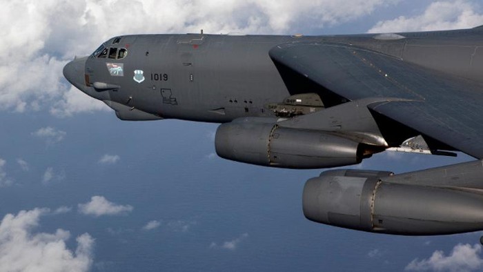 Pesawat pengebom strategis B-52H milik Amerika Serikat (AS) terdeteksi mendekati wilayah udara Rusia. Pesawat pengebom B-52H termasuk pesawat yang bisa melakukan beragam misi.