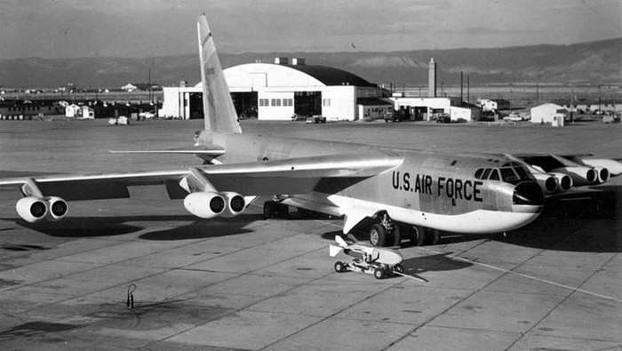 Pesawat pengebom strategis B-52H milik Amerika Serikat (AS) terdeteksi mendekati wilayah udara Rusia. Pesawat pengebom B-52H termasuk pesawat yang bisa melakukan beragam misi.