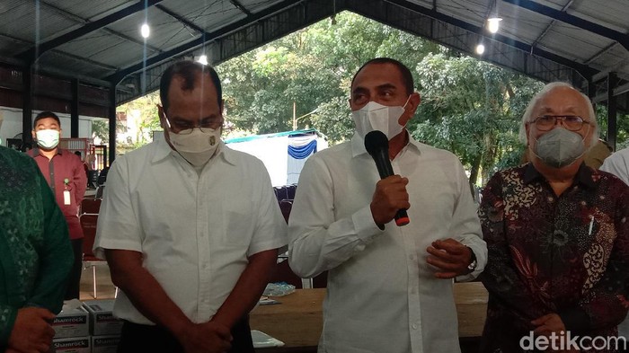 Gubernur Sumut Edy Rahmayadi saat meninjau vaksinasi di Kampus USU