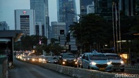 Angka positivity rate 0,9% berarti jika 100 orang dilakukan tes PCR hari ini, maka hanya 1 orang yang didiagnosis positif Covid-19 dan sisanya, 99 orang dinyatakan negatif COVID-19. 