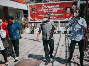 Sambangi Kantor PDIP Surabaya, Hasto Diskusi Bareng Walkot dan Ketua DPC