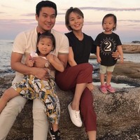 Sunye memilih untuk menghentikan aktivitasnya sebagai personel Wonder Girls dan menikah dengan James Park pada 2013. Di umur 24 tahun, ia melahirkan putri pertamanya Eun Yoo. Sunye juga dikaruniai dua putri bernama Ha Jin dan Yoo Jin. Foto: dok Instagram sunye.m