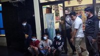 Ada sejumlah barang bukti yang diamankan petugas.