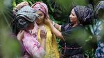 Kala Perempuan Indonesia Tampil Cantik dengan Tengkuluk