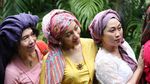 Kala Perempuan Indonesia Tampil Cantik dengan Tengkuluk