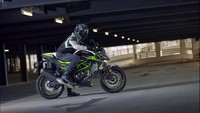 Kawasaki Z125 yang menjadi motor sport versi naked juga terinspirasi dari sentuhan desain Sugomi ala motor naked Kawasaki. Foto: Dok. Kawasaki
