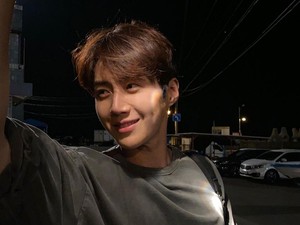 Kim Seon Ho Diisukan Suruh Pacar Aborsi, Agensi Minta Fans Tunggu Klarifikasi
