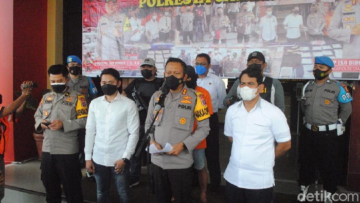 Konferensi pers pembunuhan wanita di Kaltim yang ditemukan tinggal tulang (Suriyatman/detikcom)