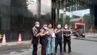 Pada Senin, (27/9/2021) secara resmi Ketua DPP Pekat IB , Lisman yang didampingi dengan Tim menyampaikan surat serta lampiran-lampiran skema atau modus yang selama ini dilakukan di jajaran beberapa BUMN Karya dan konstruksi. Temuan yang dilaporkan itu berupa invoice kelebihan bayar yang sudah dibayarkan Induk BUMN kepada anak Perusahaannya untuk pembayaran kepada mitra kerja oleh Bank.