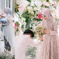 Walaupun sama-sama menyita perhatian karena menggelar acara lamaran mewah dan disiarkan secara langsung di televisi, namun kedua pasangan tersebut memiliki konsep lamaran yang berbeda. Jika Lesty dan Billar memilih warna biru keabu-abuan, maka Ricis dan Ryan justru tampil kompak mengenakan busana berwarna dusty pink. Foto: Instagram