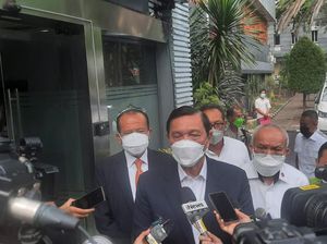 Luhut Jawab Tantangan Haris soal Data Tambang: Kita Buka di Pengadilan!