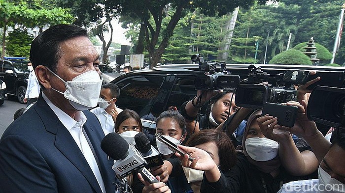 Menko Kemaritiman dan Investasi Luhut Binsar Pandjaitan telah selesai menjalani pemeriksaan terkait laporannya soal pencemaran nama baik Haris Azhar dan Fatia Maulidiyanti. Luhut diperiksa selama 1 jam atas laporannya tersebut.