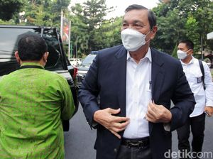 Luhut Bandingkan Pelabuhan Malaysia dengan RI: Kita Mau Jadi Pecundang Terus?