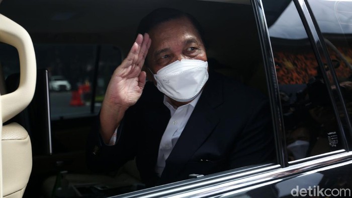 Luhut Diperiksa Polda Metro Soal Laporan ke Haris-Fatia Selama 1 Jam Menko Kemaritiman dan Investasi Luhut Binsar Pandjaitan telah selesai menjalani pemeriksaan terkait laporannya soal pencemaran nama baik Haris Azhar dan Fatia Maulidiyanti. Luhut diperiksa selama 1 jam atas laporannya tersebut.