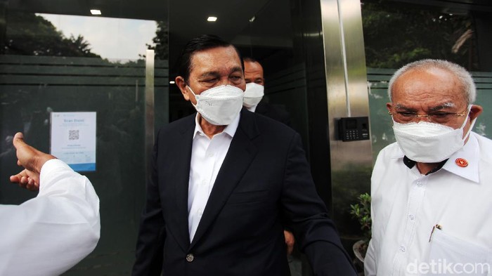 Luhut Diperiksa Polda Metro Soal Laporan ke Haris-Fatia Selama 1 Jam Menko Kemaritiman dan Investasi Luhut Binsar Pandjaitan telah selesai menjalani pemeriksaan terkait laporannya soal pencemaran nama baik Haris Azhar dan Fatia Maulidiyanti. Luhut diperiksa selama 1 jam atas laporannya tersebut.