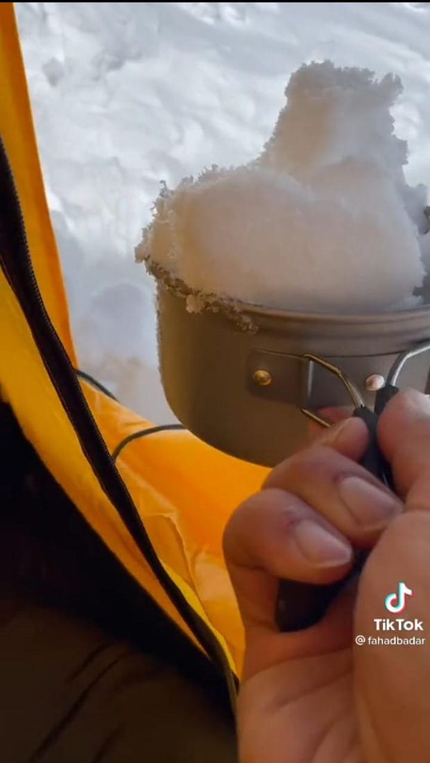 Intip Cara Unik Bule Pendaki Gunung Everest Masak Indomie di Ketinggian 6200 MDPL